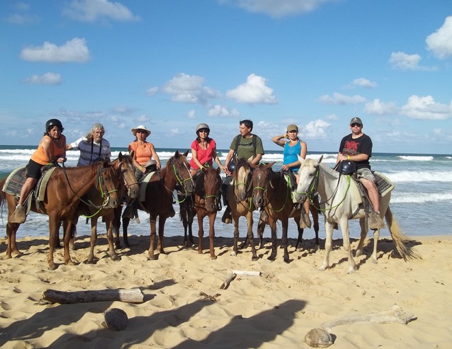 Paseo a caballo en el rancho caribeño