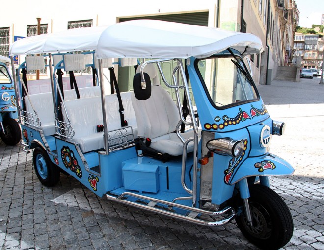 Divertido tour en tuktuk por Oporto