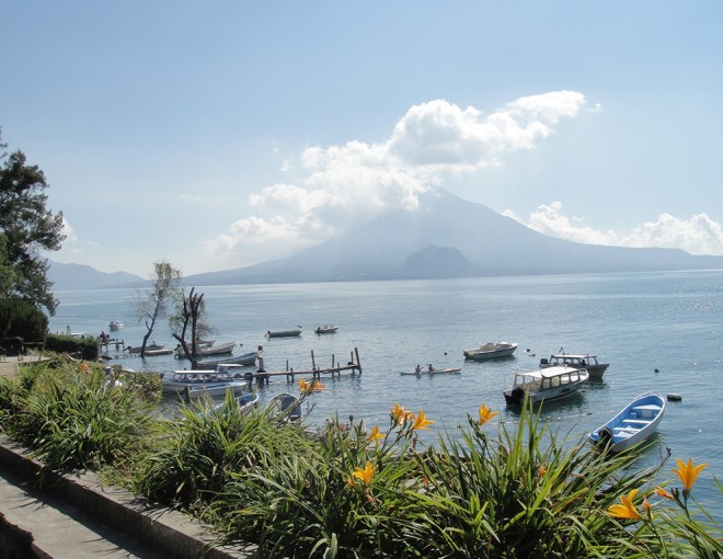 En barco por el lago de Atitlán