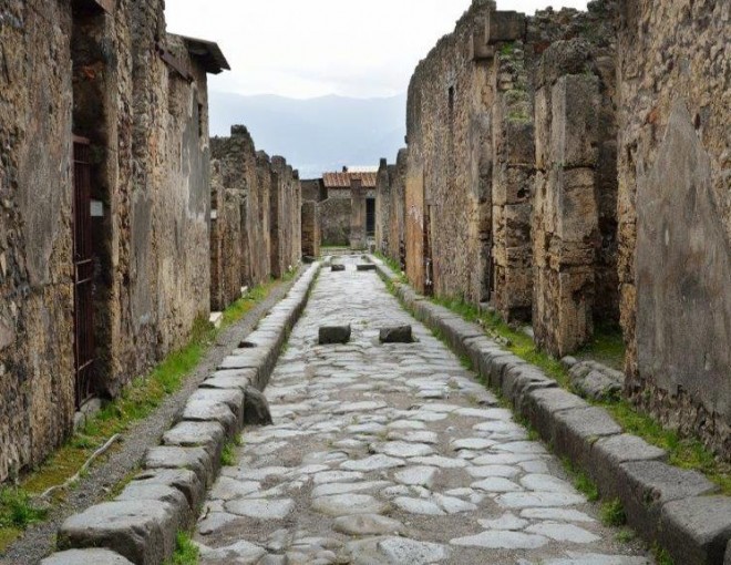 Pompeii Walking Tour from Pompeii