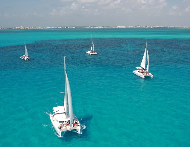 Excursión en catamarán a Isla Mujeres