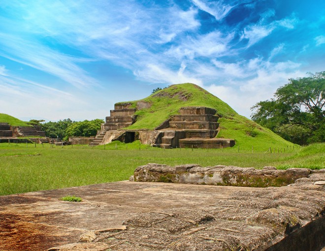 Combo Day Tour Volcanoes, Lakes and Mayan Sites