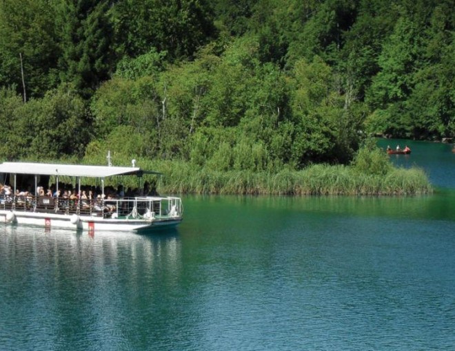 Plitvice Lakes Economy Tour + Aquarium Ticket